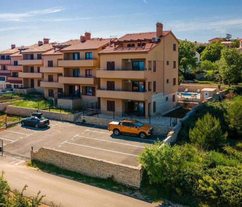 Cesare Apartment, With Swimming Pool And Sea View Ližnjan Extérieur photo