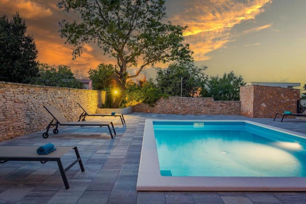 Cesare Apartment, With Swimming Pool And Sea View Ližnjan Extérieur photo